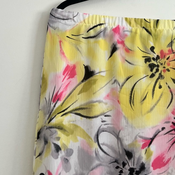 Yellow Mermaid Trumpet Skirt,  pleating detail, pink flowers and grey flowers. - Picture 4 of 7
